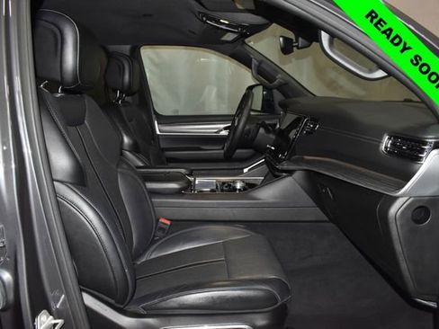 Certified 2024 Jeep Wagoneer Series II w/ Flexible Seating Group AWD/4WD image 30