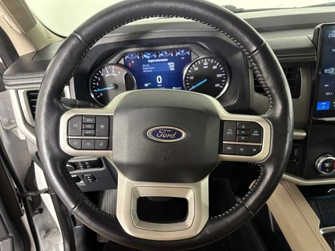 Used 2023 Ford Expedition Max XLT image 18