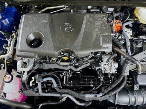 Used 2025 Toyota Camry SE image 32