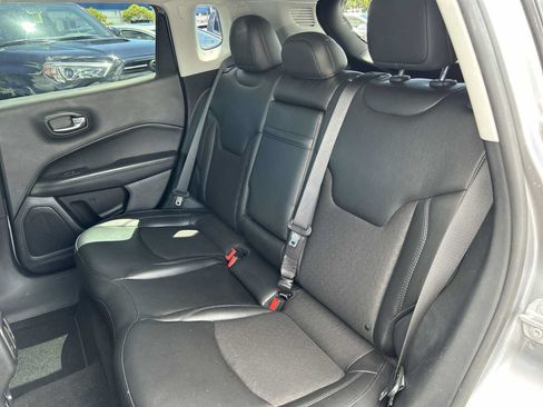 Used 2019 Jeep Compass Latitude FWD image 21