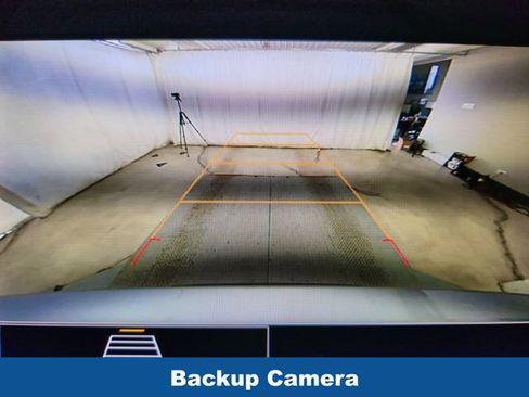 Used 2021 Chevrolet Traverse LS FWD image 13