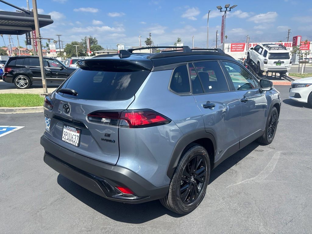 Used 2024 Toyota Corolla Cross AWD Hybrid w/ Moonroof Package image 4