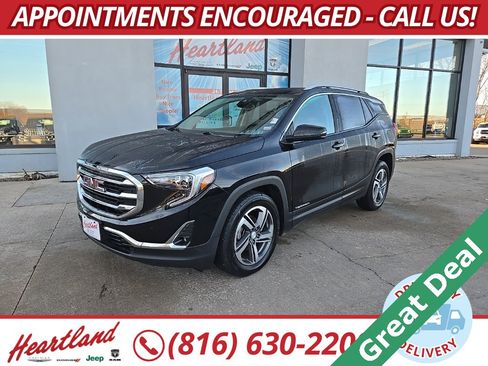 Used 2021 GMC Terrain SLT image 1