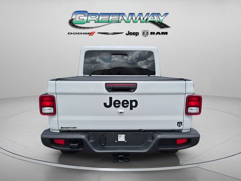 Used 2025 Jeep Gladiator Sport AWD/4WD image 2