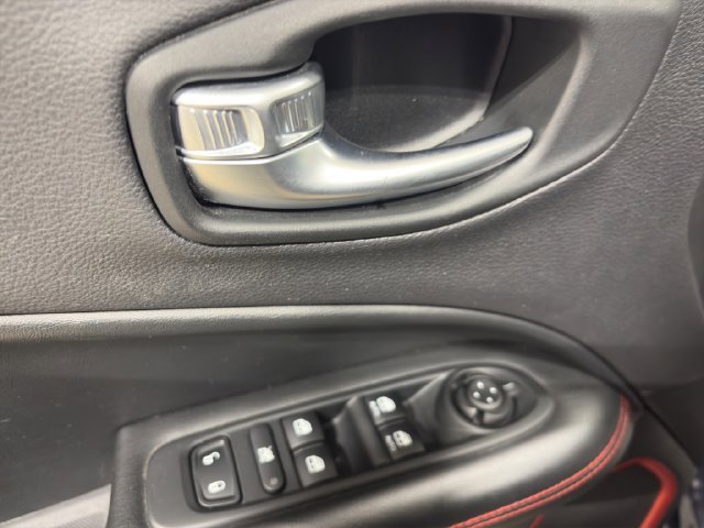 Used 2018 Jeep Compass Trailhawk w/ Cold Weather Group AWD/4WD image 15