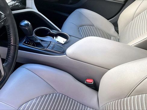 Certified 2022 Toyota Camry SE w/ Convenience Package image 16