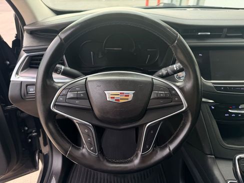 Used 2018 Cadillac XT5 Luxury w/ Driver Awareness Package image 17