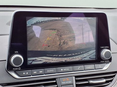 Used 2025 Nissan Altima 2.5 SV FWD image 11
