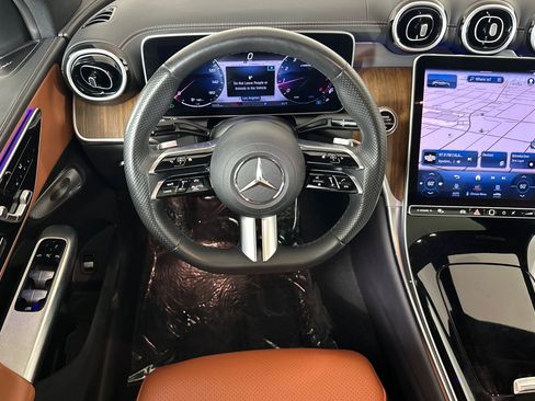 Used 2024 Mercedes-Benz GLC 300 4MATIC image 13