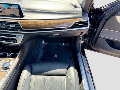 Used 2019 BMW 750i xDrive w/ Executive Package AWD/4WD image 18