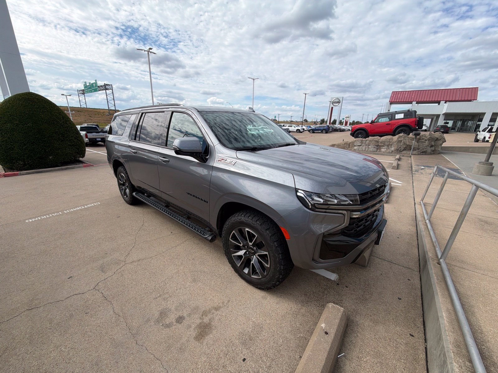 Used 2021 Chevrolet Suburban Z71 w/ Z71 Off-Road Package AWD/4WD image 22