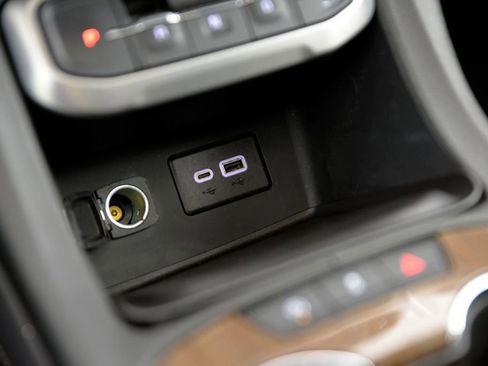 Used 2023 GMC Acadia SLE w/ Driver Convenience Package image 25