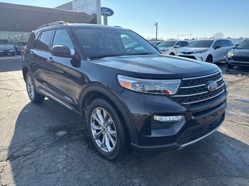 Used 2022 Ford Explorer XLT w/ Equipment Group 202A image 7
