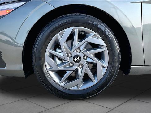 Used 2024 Hyundai Elantra SEL FWD image 11