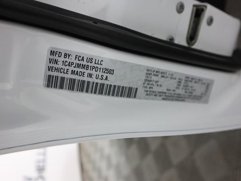 Used 2023 Jeep Cherokee Altitude Lux image 35