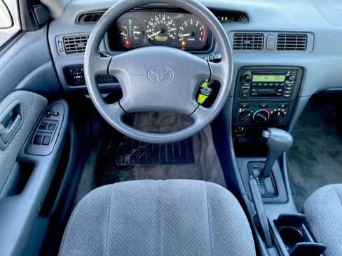 Used 2001 Toyota Camry LE image 11