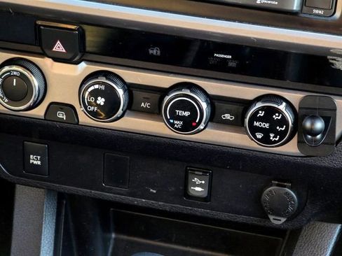 Used 2016 Toyota Tacoma SR5 image 19