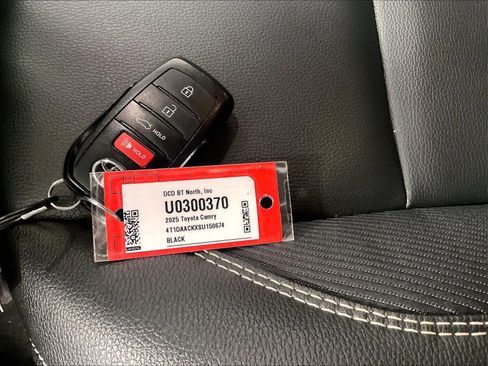 Used 2025 Toyota Camry SE image 30