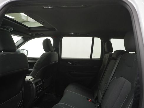 Certified 2025 Jeep Grand Cherokee Laredo X AWD/4WD image 19