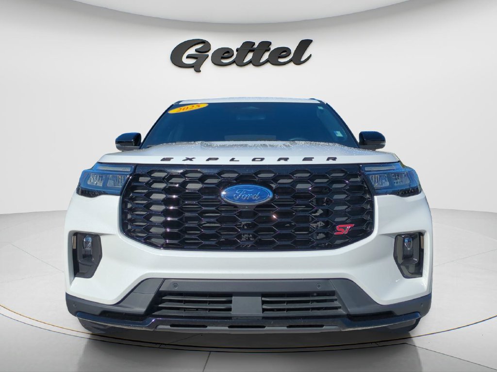 Used 2025 Ford Explorer ST AWD/4WD image 2