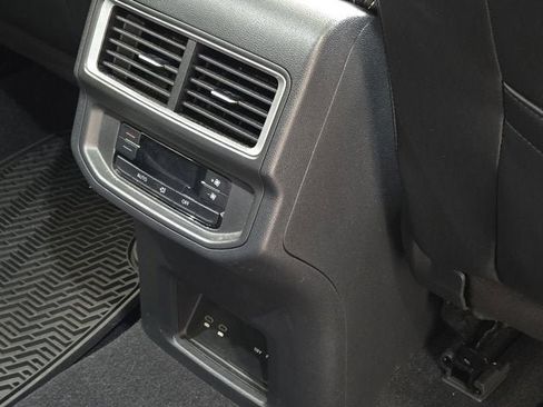 Used 2024 Volkswagen Atlas SE image 9