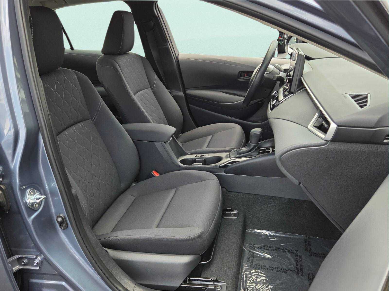 Used 2025 Toyota Corolla LE FWD image 21