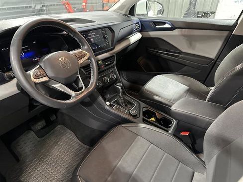 Certified 2022 Volkswagen Taos SE image 16