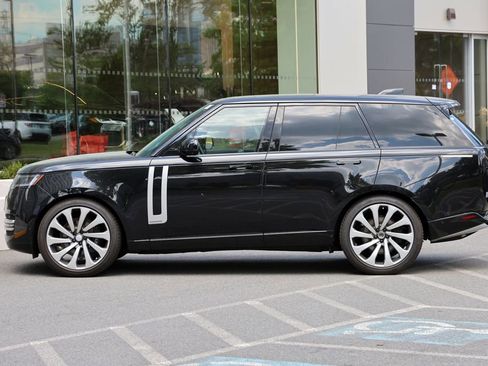 Used 2025 Land Rover Range Rover Autobiography AWD/4WD image 2