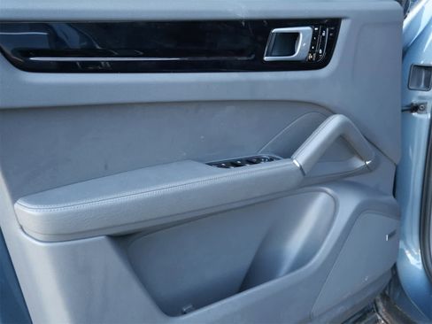 Used 2019 Porsche Cayenne S image 9