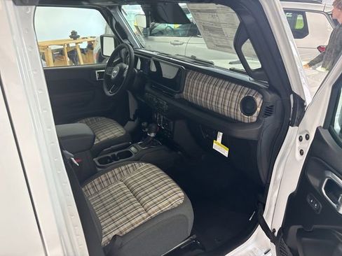 New 2026 Jeep Gladiator Sport AWD/4WD image 19