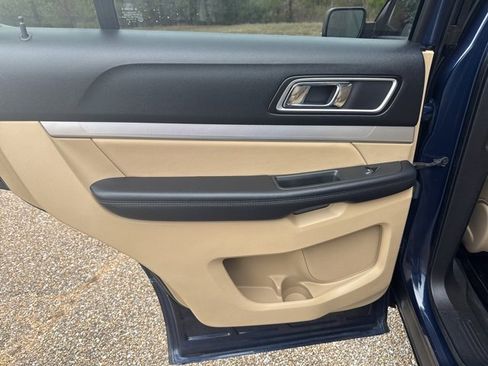 Used 2017 Ford Explorer XLT w/ Equipment Group 202A image 12