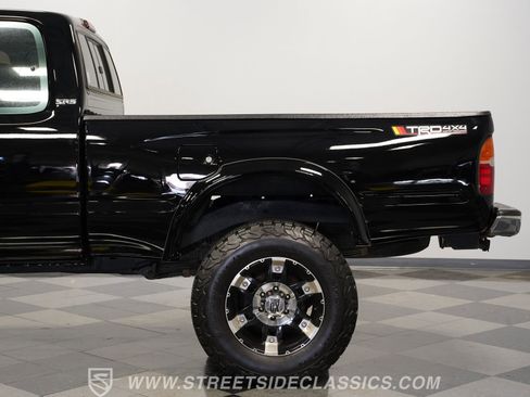 Used 1998 Toyota Tacoma 4x4 w/ SR5 Package image 24