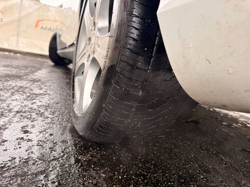 Used 2014 Mercedes-Benz E 350 4MATIC Sedan image 44