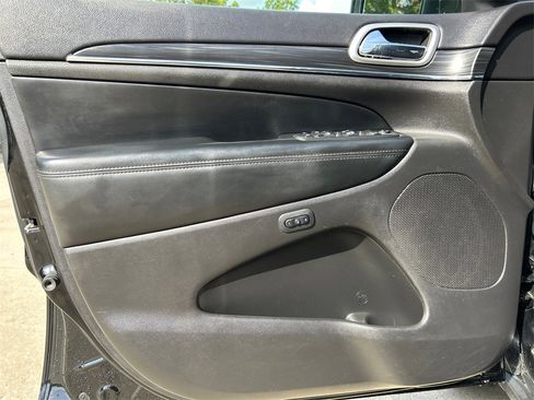 Used 2020 Jeep Grand Cherokee Limited w/ Luxury Group II image 11