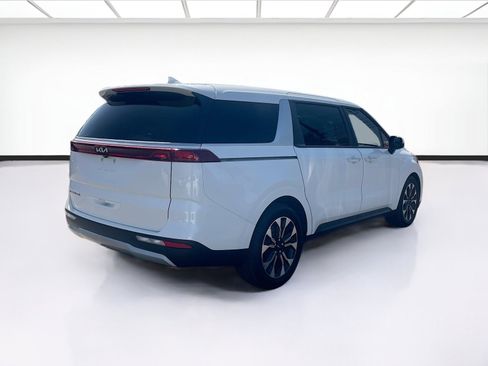 Used 2022 Kia Carnival EX FWD image 4