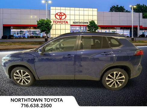Used 2024 Toyota Corolla Cross XLE image 11