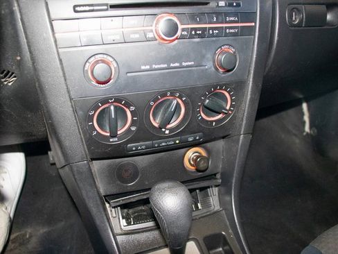 Used 2005 MAZDA MAZDA3 I w/ Pwr & 16" Alloy Wheel Pkg image 30