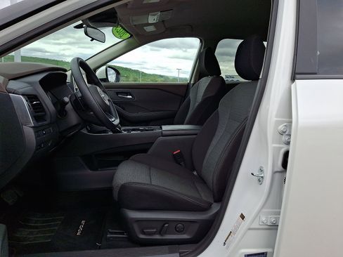 Used 2020 Nissan Rogue SV AWD/4WD image 13