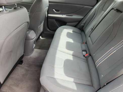 Used 2025 Hyundai Elantra SEL FWD image 31