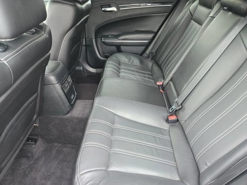Used 2018 Chrysler 300 S RWD image 10