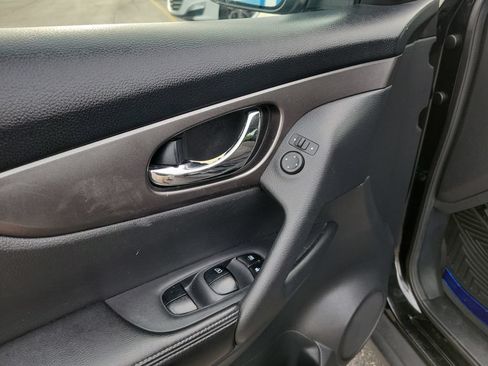 Used 2016 Nissan Rogue AWD image 21