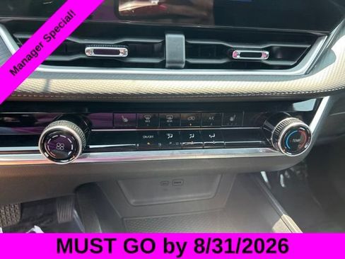 Used 2025 Chevrolet Equinox LT FWD image 24