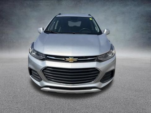Used 2019 Chevrolet Trax LT w/ LT Convenience Package FWD image 3