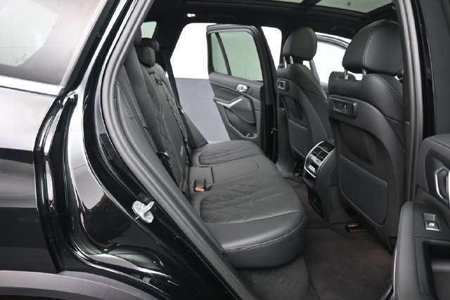 Used 2023 BMW X5 xDrive40i w/ Premium Package AWD/4WD image 25