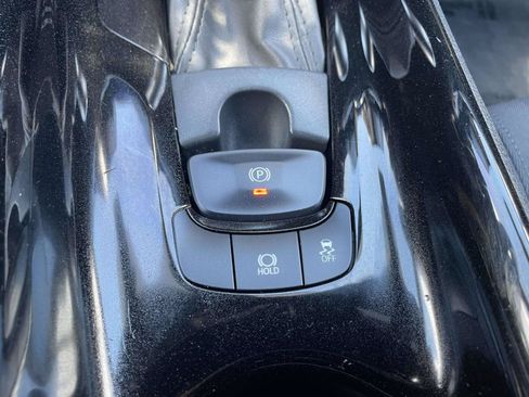 Used 2022 Toyota C-HR XLE FWD image 31