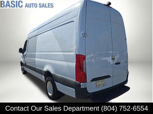 Used 2020 Freightliner Sprinter 3500 image 9