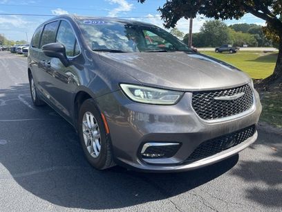 Used 2023 Chrysler Pacifica Touring-L