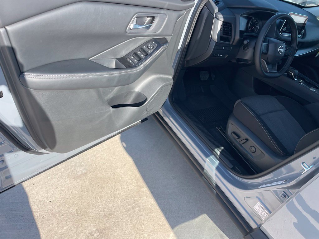 Certified 2026 Nissan Rogue SV FWD image 18