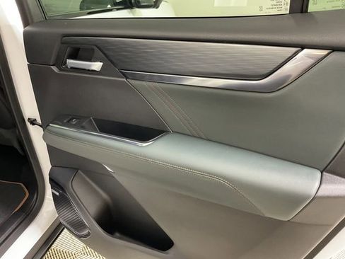 Used 2025 GMC Acadia AT4 image 24