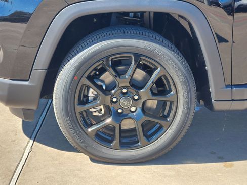 New 2026 Jeep Compass Latitude image 11